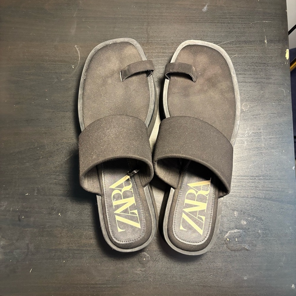Zara Black Minimalist Slide Sandals